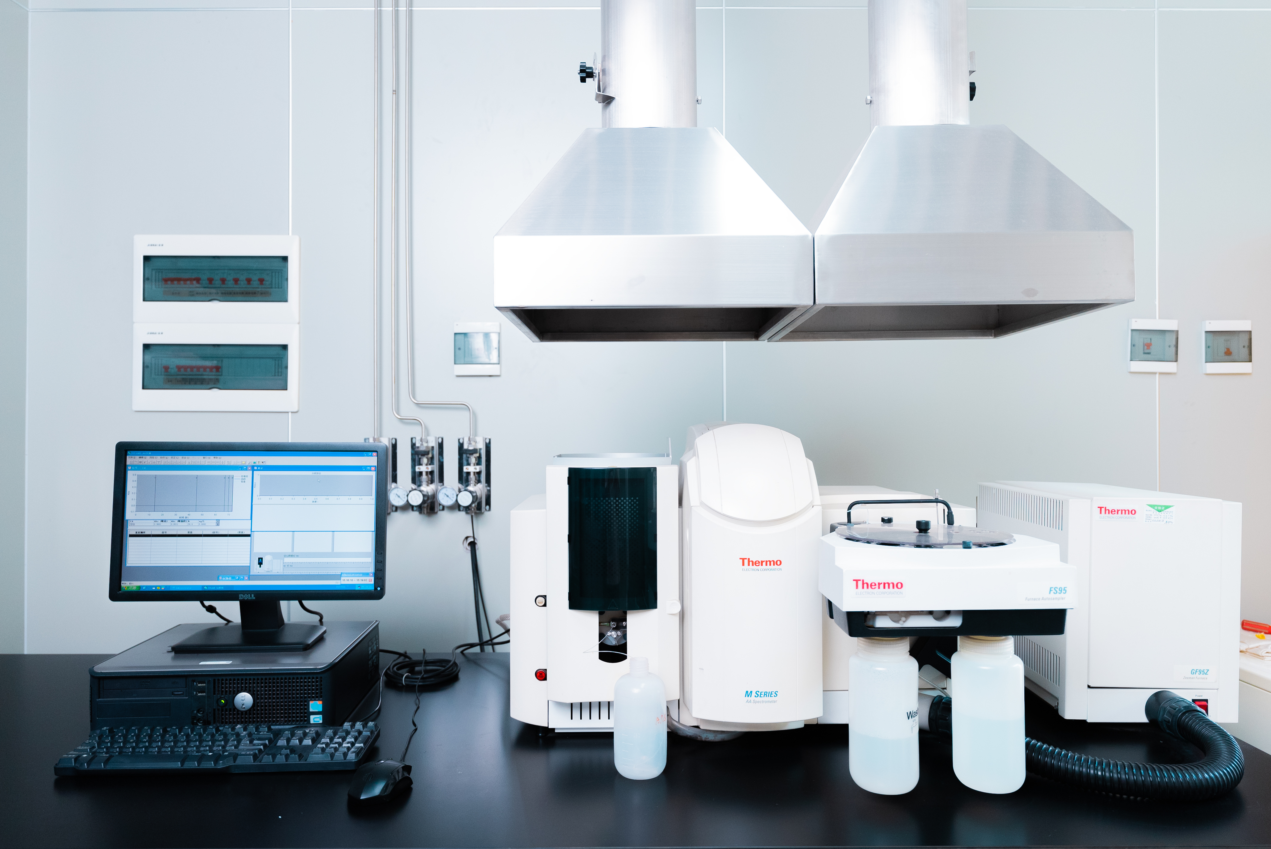 原子吸收光谱仪